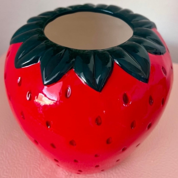 STRAWBERRY PLANTER - Picture 2 of 3